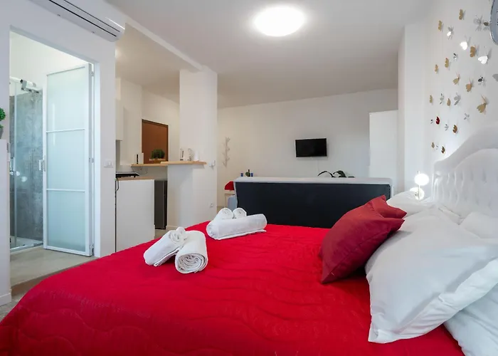 Alexa's - Elegance E Comfort For