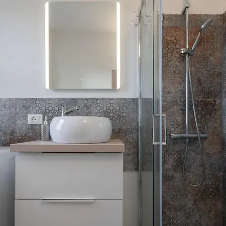 Alexa's - Elegance E Comfort For Apartment